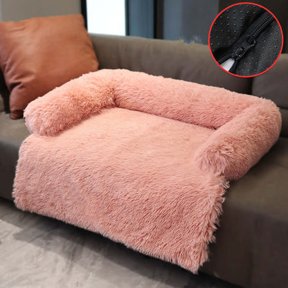 Gemütliches abnehmbares Plüsch Hundebett in Rosa, perfekt als Winterparadies für Haustiere, auf einem Sofa platziert.